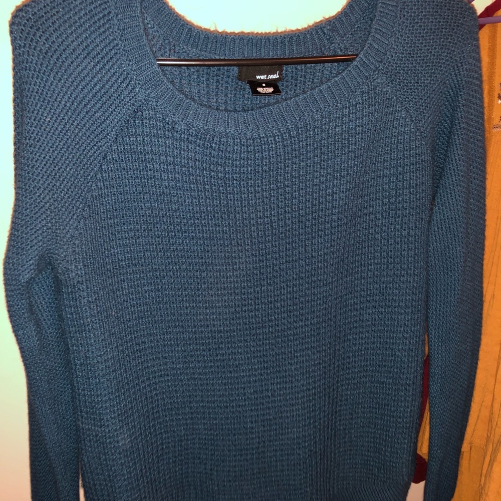 Sweaters - Picture 4 of 6